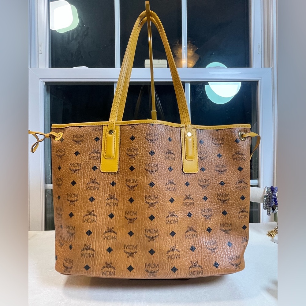 MCM Visetos Medium Liz Reversible Shopper Tote in Cognac and Yellow Leather - Picture 17 of 17